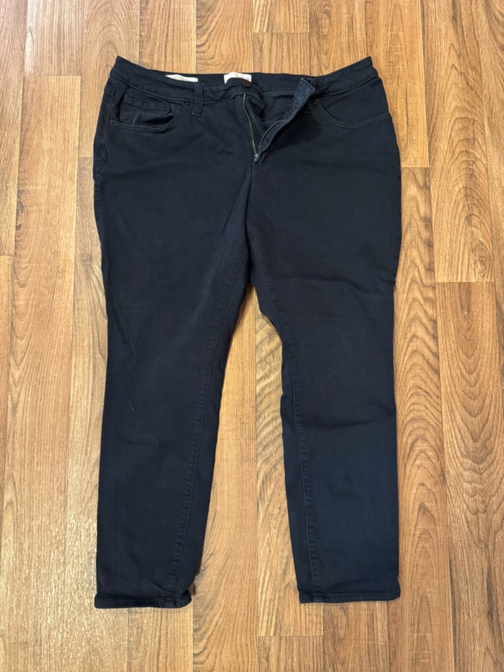 Universal Thread Black Skinny Jeans — Classic Slim Fit